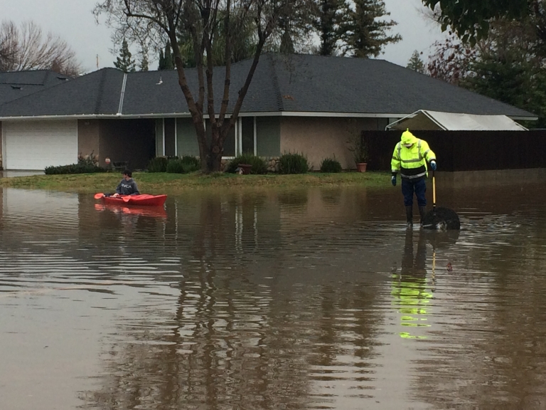 Afternoon Storms Cause Flooding in Fresno/Clovis KMJAF1
